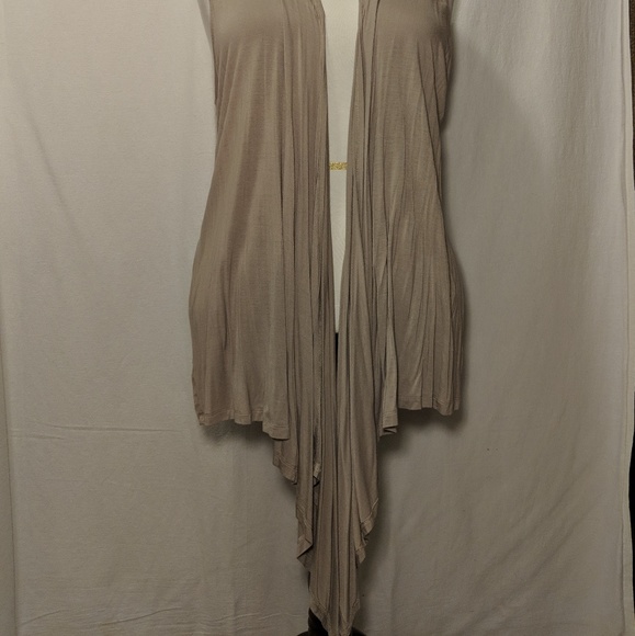 Missguided Taupe Long Flyaway Vest - Picture 3 of 6